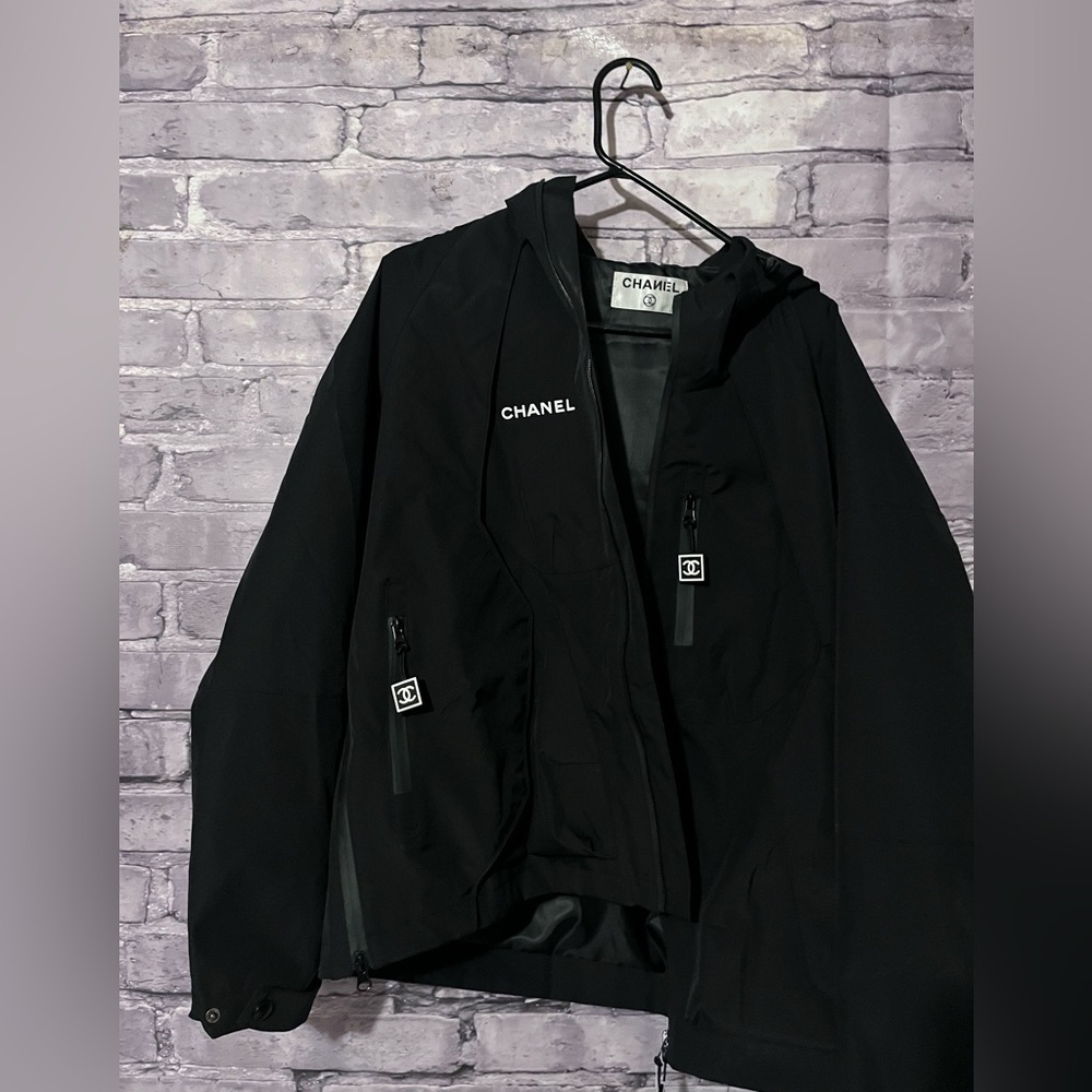 Chanel Women's Black Jacket Oversized - Picture 5 of 16